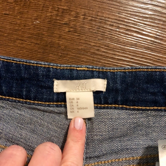 Distressed Dark Wash Denim Shorts - Picture 3 of 3